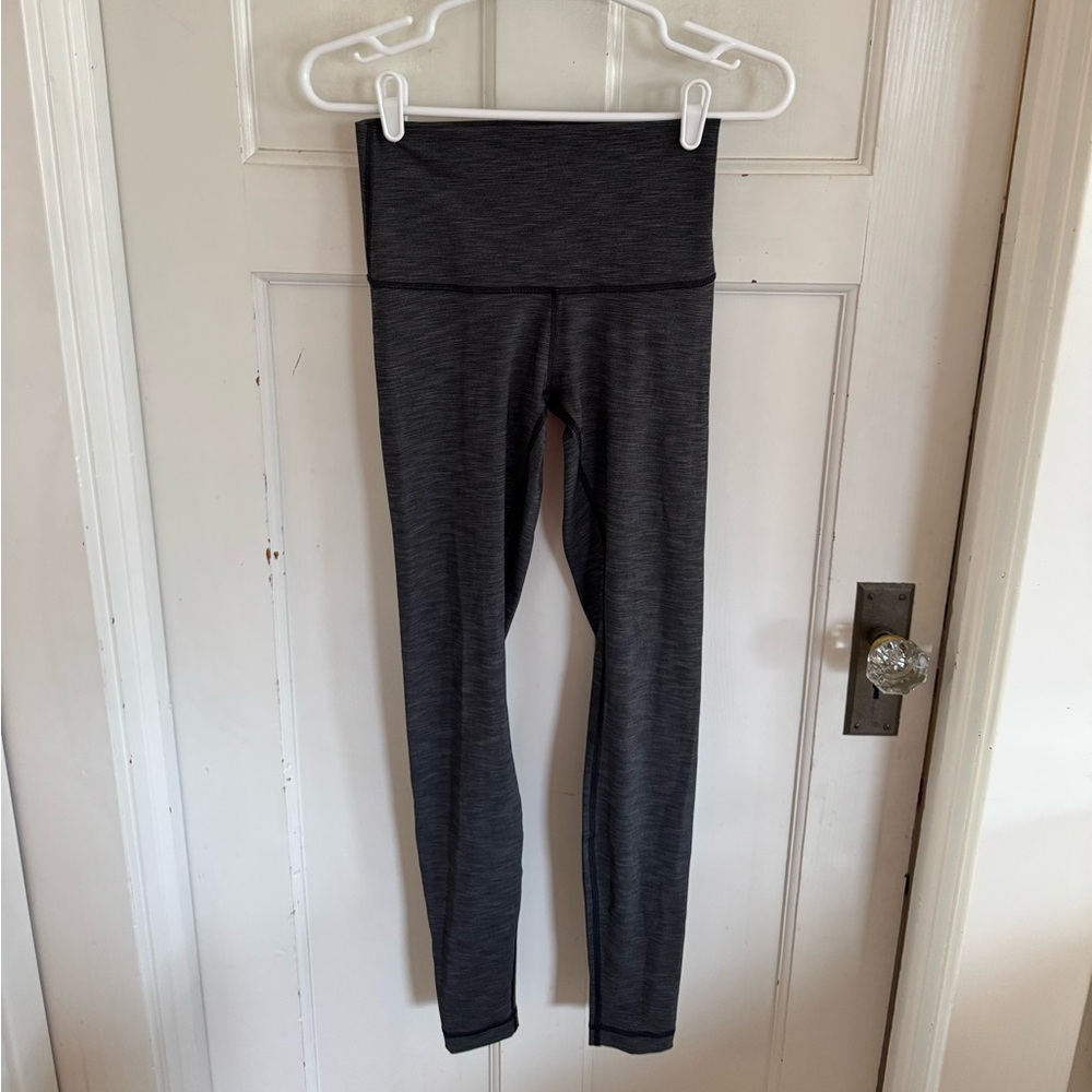 Lululemon heather gray leggings‎ size 6
